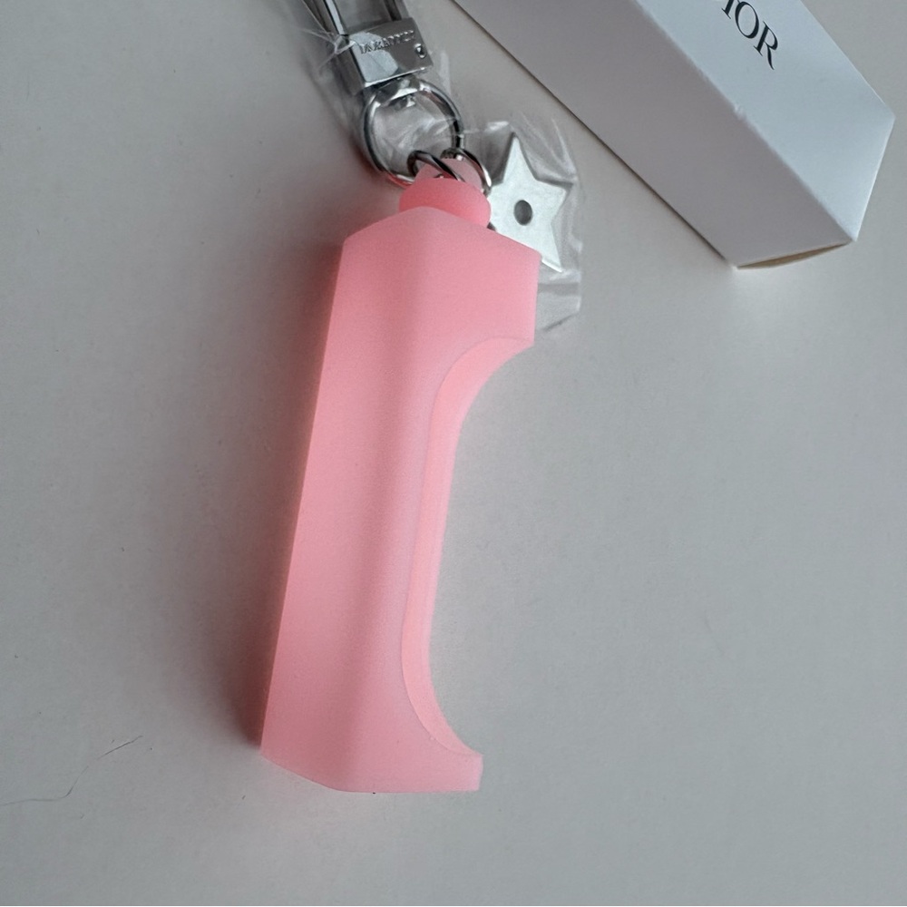 Dior Soft Pink Silicone Lip Oil Holder Key Ring with Star Charm - Picture 10 of 10